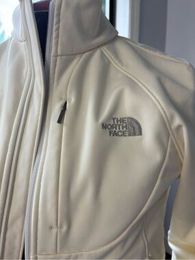 The North Face Cream Softshell Jacket - Zip Front